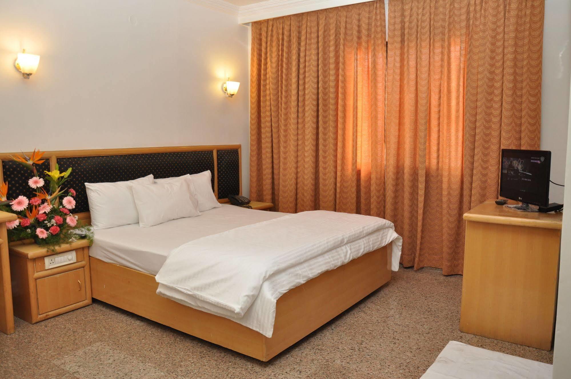 Oyo 539 Hotel Pearl Inn 班加罗尔 外观 照片